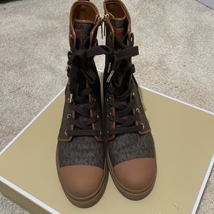 Michael Kors- Corey Bootie size 9 brown